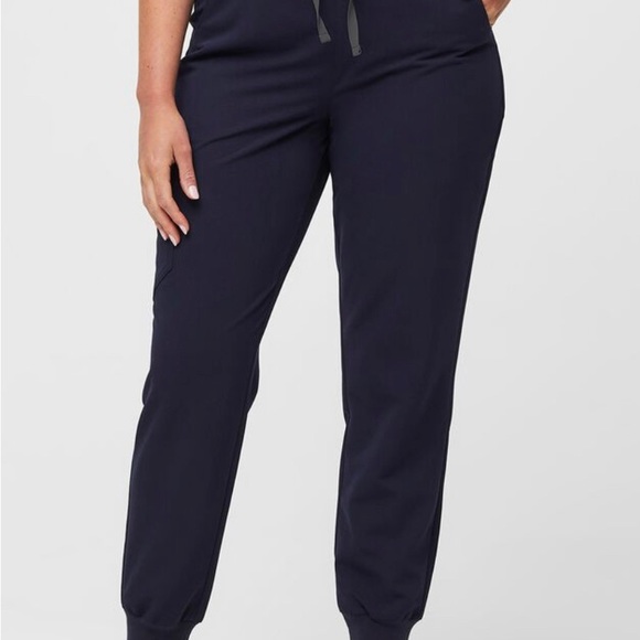 Navy Figs set
Catarina one pocket top
high waisted Zamora jogger pants - Picture 2 of 4